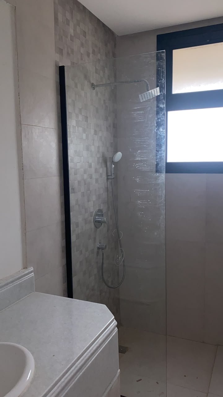 كبينة استحمام زجاجية